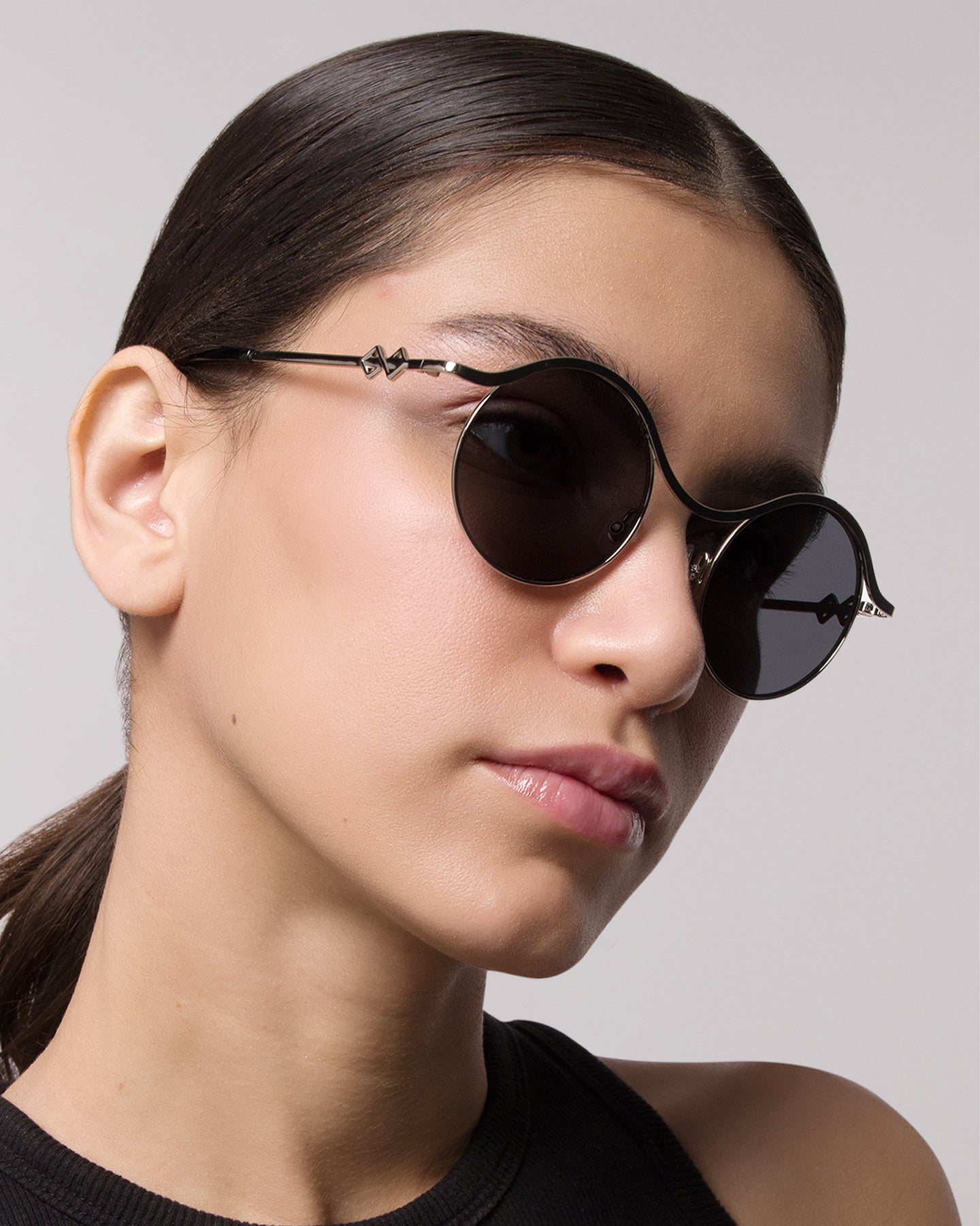 Shop Ollie Sunglasses in Silver Colour – Available Online in USA, UK, Canada & United Arab Emirates